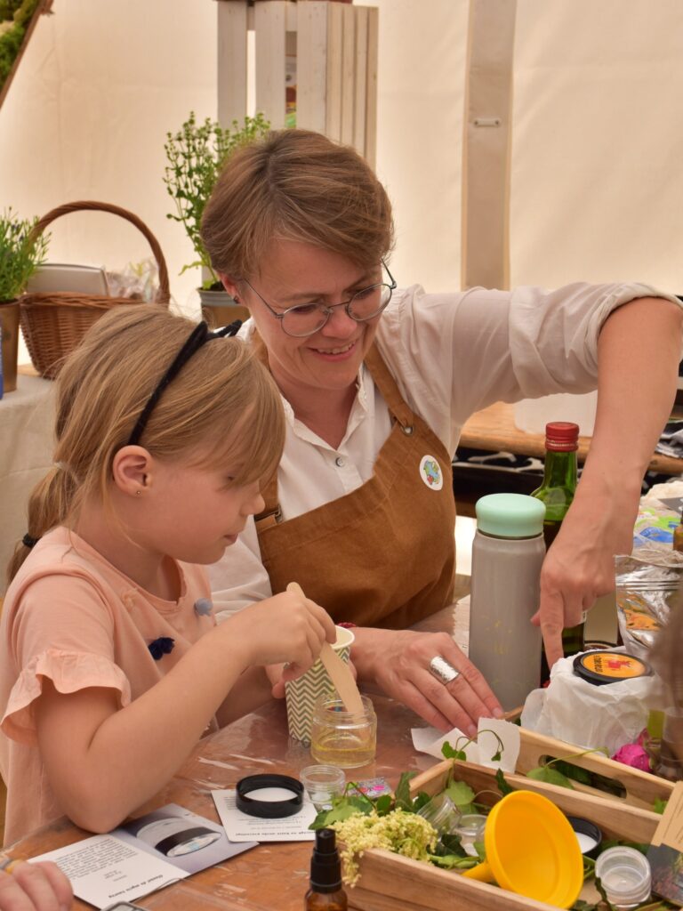 353596179_268507082509744_3362187849223239171_n (003)